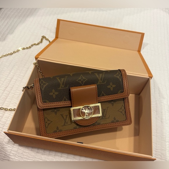 Louis Vuitton Handbags - Louis Vuitton Mini Purse (never been used)